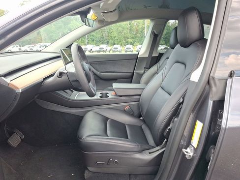 Used 2022 Tesla Model Y Long Range image 14