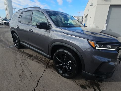 Certified 2025 Honda Pilot Black Edition image 2