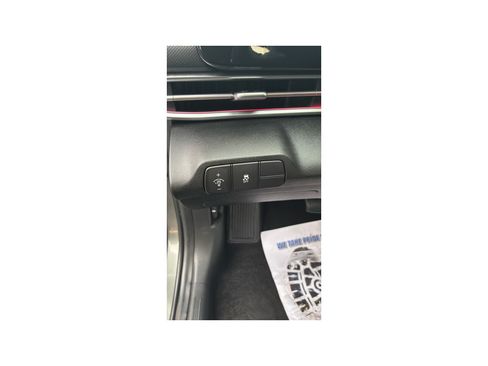 Used 2025 Hyundai Elantra SEL FWD image 13
