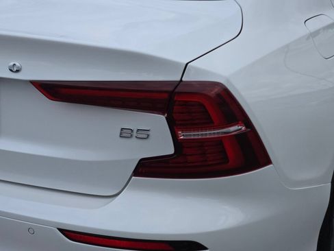 Used 2024 Volvo S60 B5 Core FWD image 14