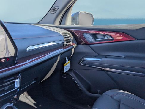 New 2026 Chevrolet Traverse RS image 30