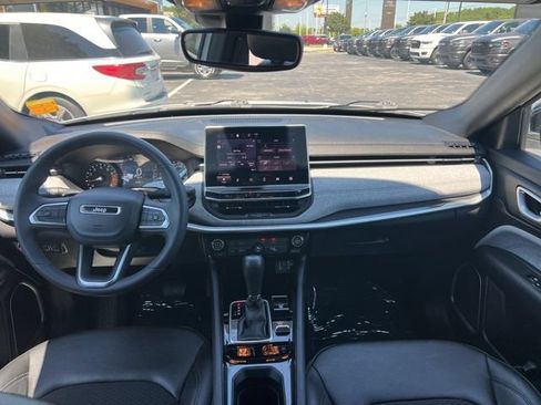 Used 2024 Jeep Compass Latitude AWD/4WD image 19