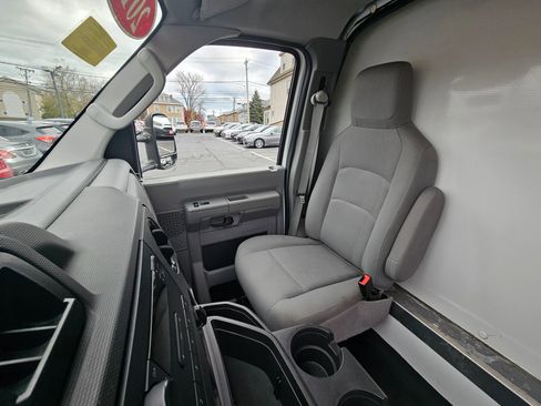 Used 2017 Ford E-350 and Econoline 350 Super Duty w/ Power Windows & Locks Group image 12