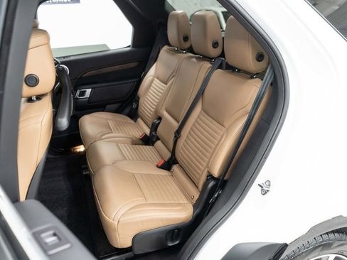 Used 2024 Land Rover Discovery Dynamic SE image 16