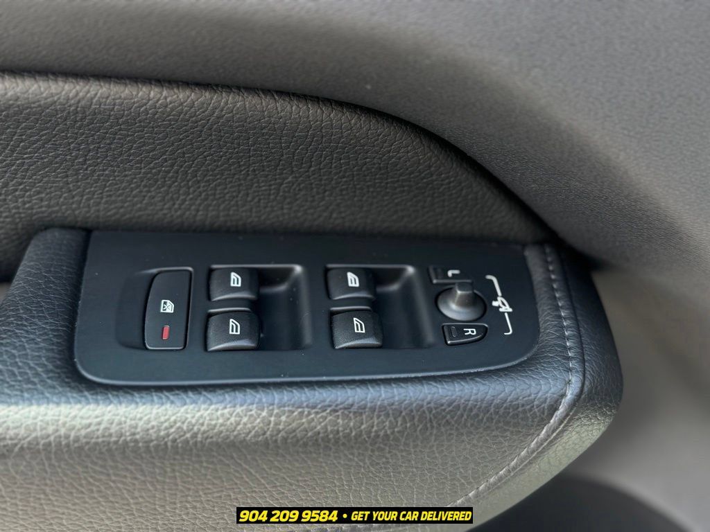 Used 2018 Volvo XC60 T6 Momentum w/ Vision Package AWD/4WD image 17