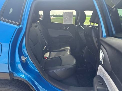 Used 2025 Jeep Compass Latitude AWD/4WD image 17