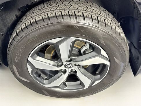 Used 2024 Toyota RAV4 SE AWD/4WD image 32
