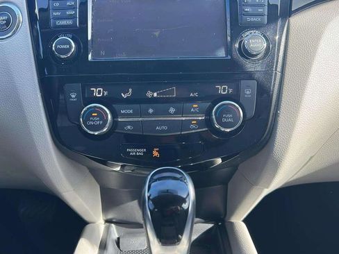 Used 2018 Nissan Rogue Sport SV w/ SV Technology Package FWD image 27