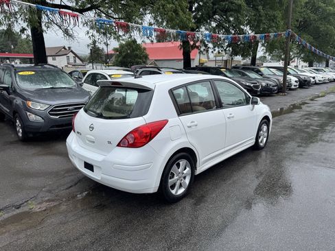 Used 2011 Nissan Versa Hatchback w/ Premium Pkg FWD image 4
