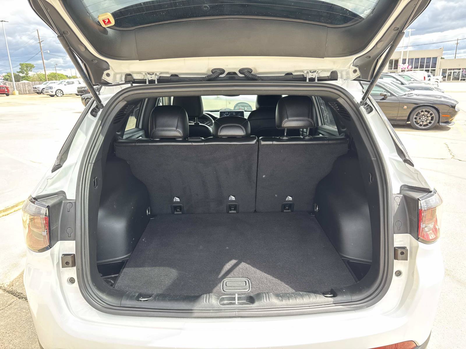 Used 2022 Jeep Compass Latitude FWD image 8