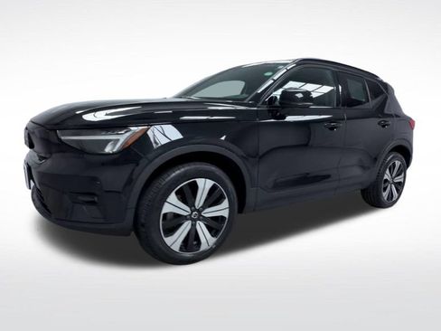 Used 2023 Volvo XC40 Recharge Plus AWD/4WD image 4