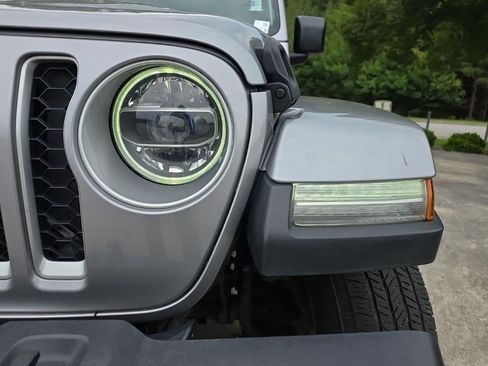Used 2020 Jeep Gladiator Overland w/ LED Lighting Group AWD/4WD image 21
