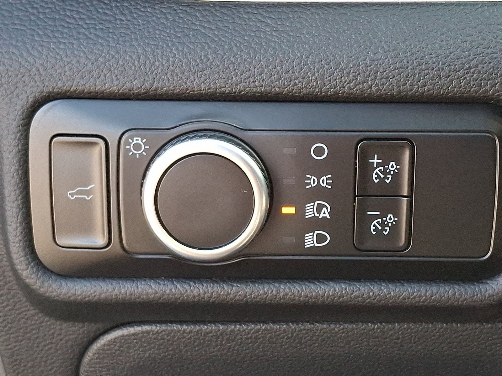 Used 2023 Ford Explorer XLT AWD/4WD image 27