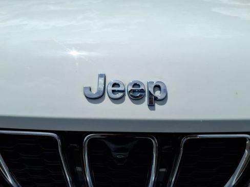 Used 2022 Jeep Grand Cherokee Limited 4xe w/ Luxury Tech Group II AWD/4WD image 12