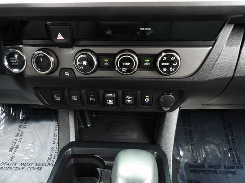 Used 2018 Toyota Tacoma TRD Off-Road image 26