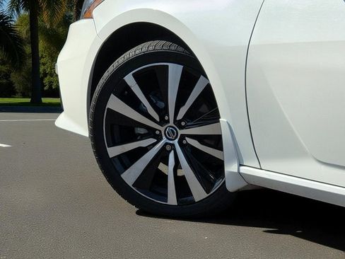 Used 2022 Nissan Altima 2.5 Platinum image 8