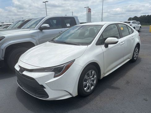 Used 2023 Toyota Corolla LE FWD image 1