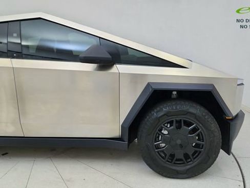 Used 2024 Tesla Cybertruck AWD Crew Cab image 7