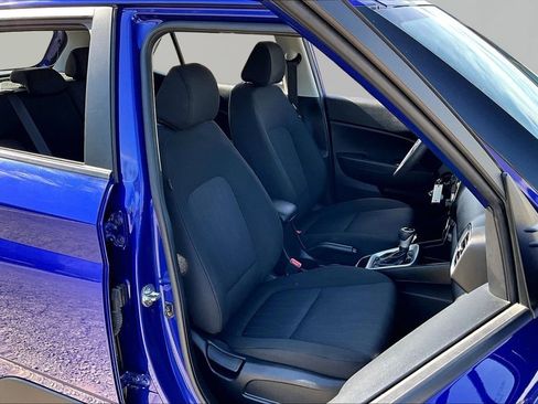 Used 2024 Hyundai Venue SE FWD image 7
