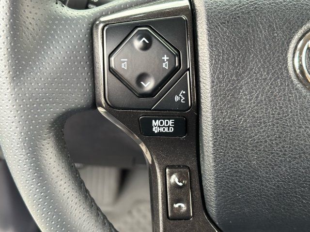Certified 2022 Toyota 4Runner TRD Off-Road AWD/4WD image 13