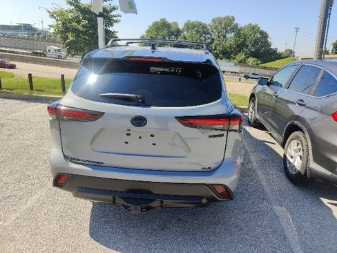 Used 2024 Toyota Highlander XLE AWD/4WD image 13