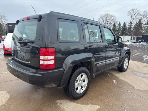 Used 2010 Jeep Liberty Sport image 3