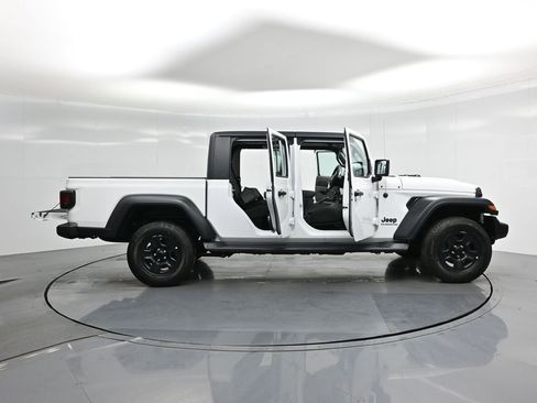 Used 2020 Jeep Gladiator Sport image 5