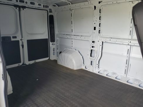 Used 2025 RAM ProMaster 2500 w/ Convenience Group FWD image 9