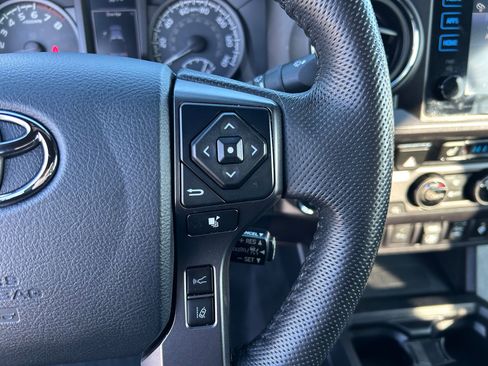 Used 2018 Toyota Tacoma TRD Off-Road image 13