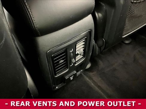 Used 2018 Jeep Grand Cherokee Altitude AWD/4WD image 10