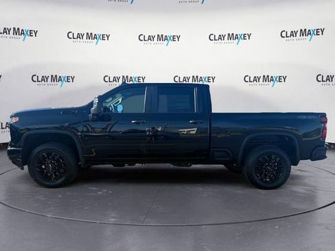 Used 2025 Chevrolet Silverado 2500 Custom w/ Custom Value Package image 2