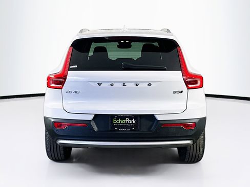 Used 2025 Volvo XC40 B5 Core image 7