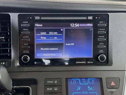 Used 2020 Toyota Sienna XLE image 21