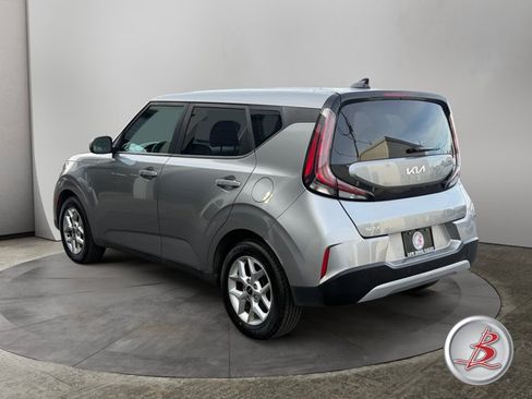 Used 2023 Kia Soul LX w/ Option Group 015 FWD image 5