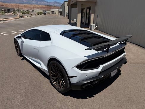 Used 2019 Lamborghini Huracan LP 580-2 RWD image 4