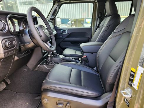 New 2026 Jeep Gladiator Sport AWD/4WD image 17