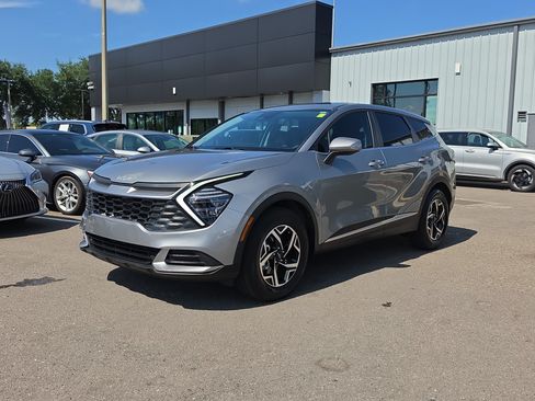 Certified 2025 Kia Sportage LX FWD image 4