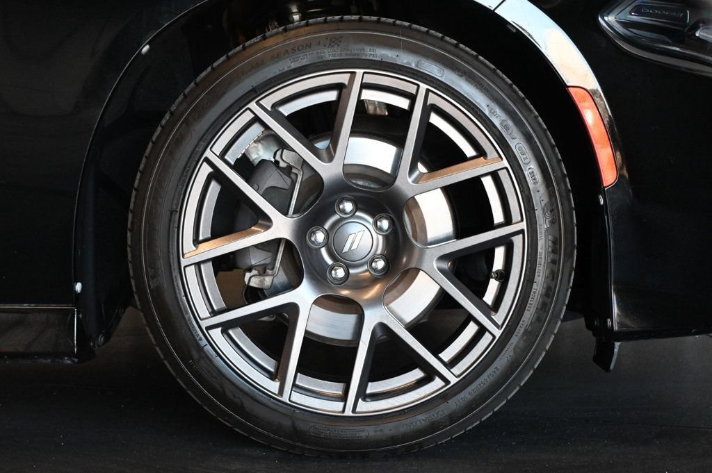 Used 2018 Dodge Charger R/T RWD image 9