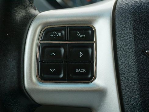 Used 2014 Chrysler Town & Country Touring FWD image 39