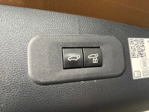 Used 2025 Toyota Crown Signia XLE image 8