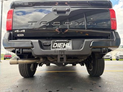 Used 2025 Toyota Tacoma SR5 AWD/4WD image 21