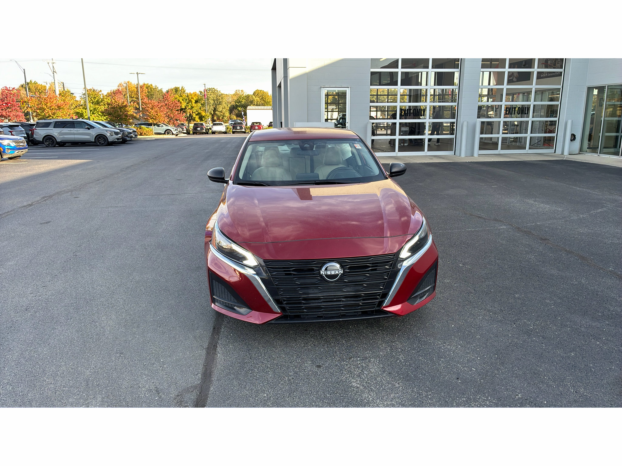 Used 2025 Nissan Altima 2.5 SV FWD image 2