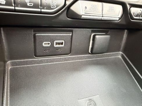 Used 2023 GMC Yukon XL SLT image 21