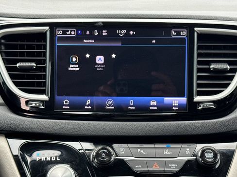 Used 2023 Chrysler Pacifica Touring-L FWD image 23