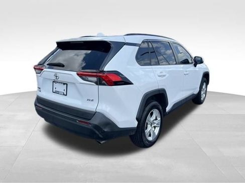 Used 2021 Toyota RAV4 XLE FWD image 7