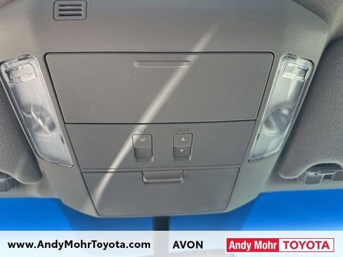 Used 2014 Toyota Sequoia Limited AWD/4WD image 32