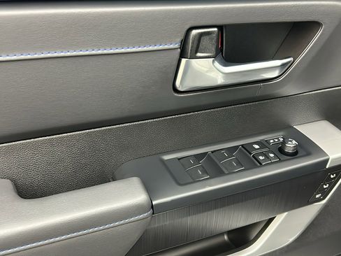 Used 2025 Toyota Sequoia Platinum image 33