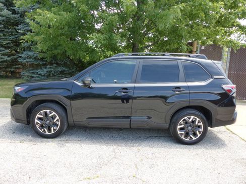 Used 2025 Subaru Forester Premium w/ Convenience Package #1 AWD/4WD image 5