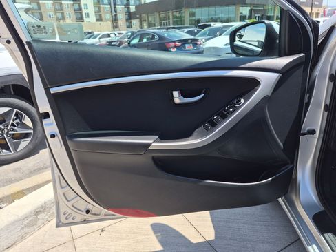 Used 2016 Hyundai Elantra GT FWD image 13