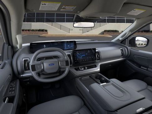 New 2026 Ford Expedition Active image 9
